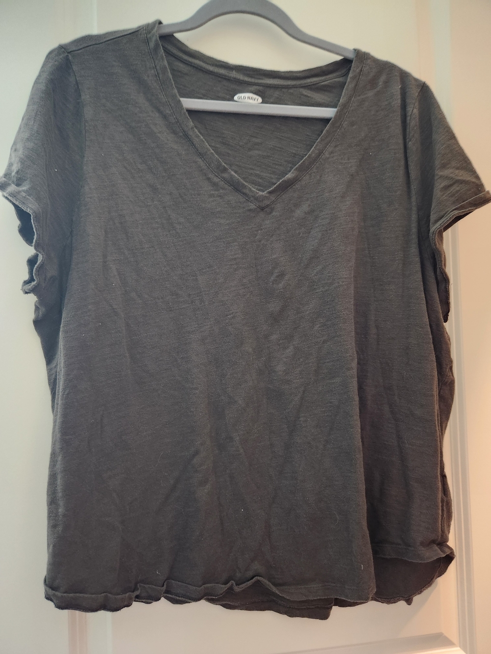 Old Navy Women's V-Neck Short Sleeve Tee โ Charcoal Gray